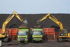 Diverging Paths: BlackRock and JP Morgan’s Contrasting Moves on United Tractors (UNTR) Stock