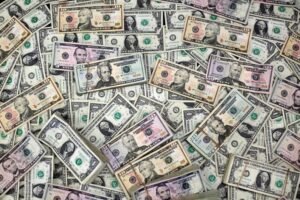 Dollar Wobbles But Holds Ground: U.S. Jobs Report Adds Twist to Currency Markets